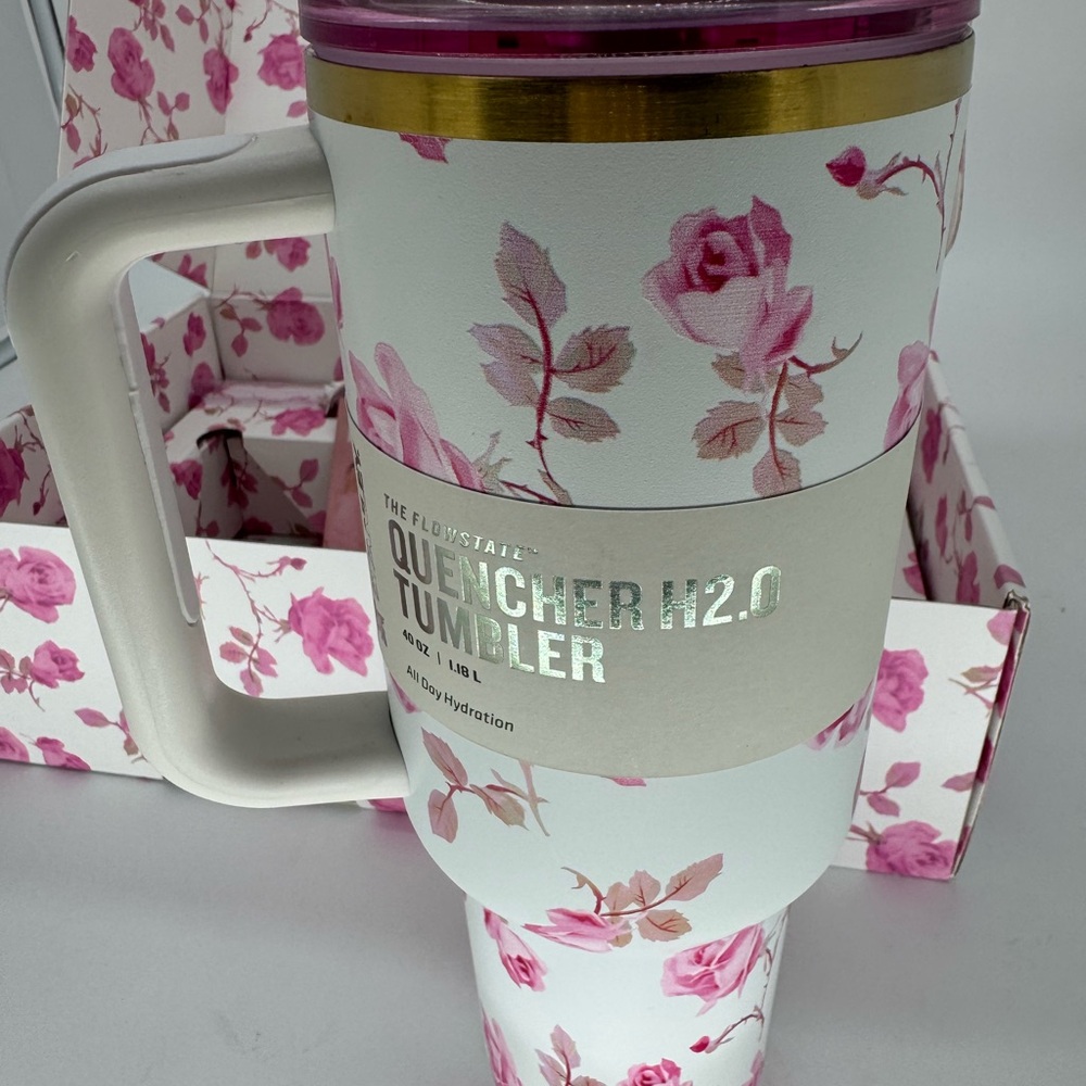 Stanley x LoveShackFancy Quencher H2.0 Tumbler 40oz – Rose Print – NIB - Picture 2 of 8